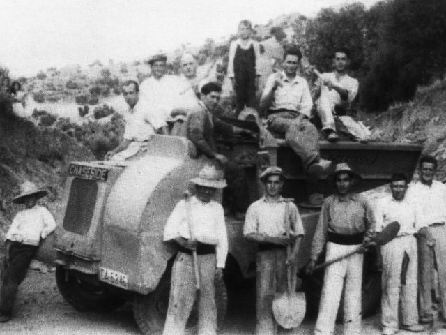 Operarios que trabajaron en la construcción de la Víaposan ante la cámara
